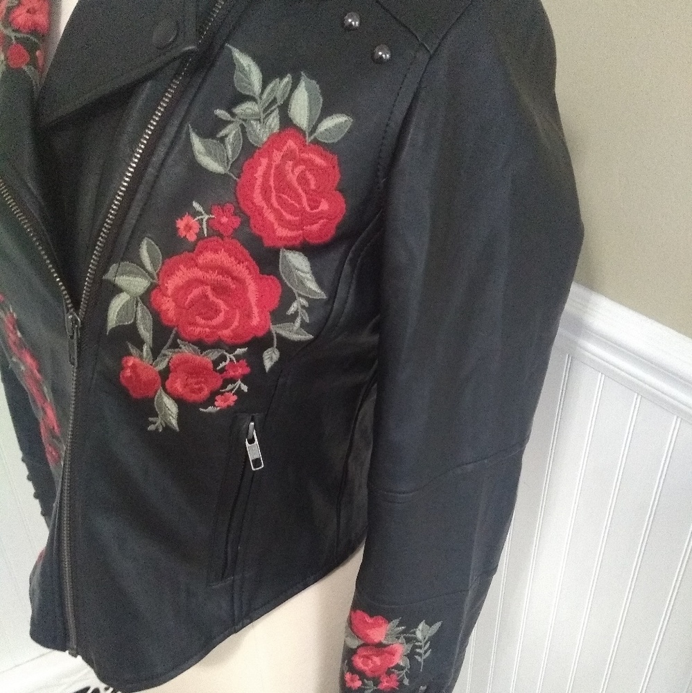 NWT 0X Torrid Faux Leather Black Rose Moto Jacket - Picture 7 of 8